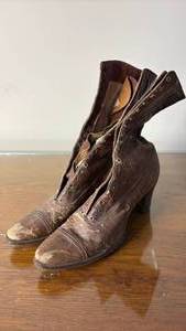 lot 1065 image: Vintage Ladies Button Up Boots