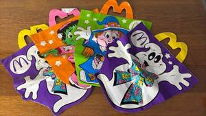 lot 1066 image: Vintage McDonalds Trick or Treat Bags