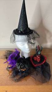 lot 1074 image: (4) Halloween Novelty Fascinators