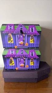 lot 1077 image: Halloween Haunted House Treat Boxes