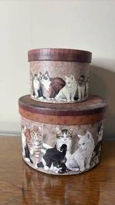 lot 1079 image: Decorative Cat Design Nesting Boxes (approximately 7 inches diameter and 5 inch diameter)