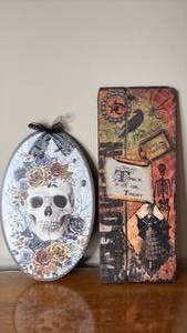 lot 1085 image: (2) Halloween Wall Decor Approximately 2 Feet Tall