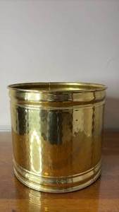 lot 1092 image: Brass Planter Approximately 10.5 inches Tall and 12 inches Diameter