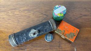 lot 1096 image: Vintage Eveready Walleye Flashlight and Other Vintage Items