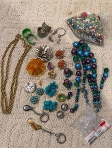 lot 1131 image: Mixed Vintage and Modern Jewelry Crafting Lot - Beaded Necklaces and Fashion Accessories