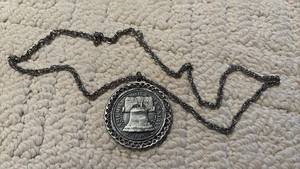lot 1134 image: Vintage American Bicentennial 1776-1976 Liberty Bell medallion necklace with a silver-tone chain