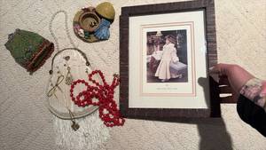 lot 1145 image: Bedroom Decor Items Including Jewelry Hanger and Vintage Beaded Necklace