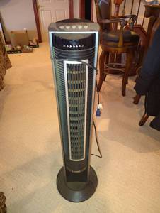 lot 3000 image: Lasko Oscillating Fan
