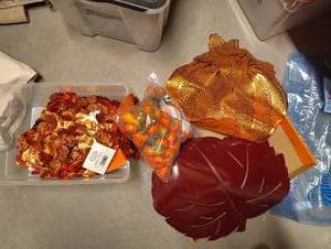 lot 3004 image: Fall and Halloween Decor