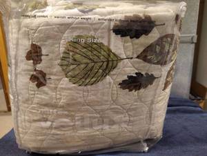 lot 3029 image: Full Queen Size Lilly May Quilt