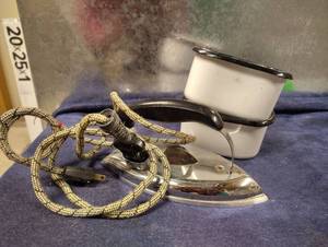 lot 3037 image: Vintage Electric Iron and 2 Metal Dishes