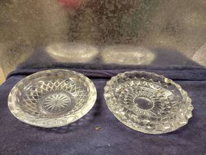 lot 3039 image: 2 Crystal Ashtrays
