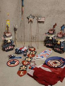 lot 3041 image: Fourth Of July Party Decorations and Party Supplies