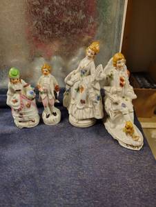 lot 3043 image: Porcelain Courting Figurines