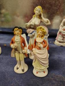 lot 3044 image: Porcelain and Ceramic Figurines