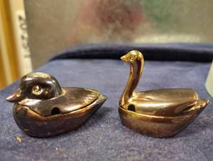 lot 3050 image: Vintage Salt Cellars Swan and Duck