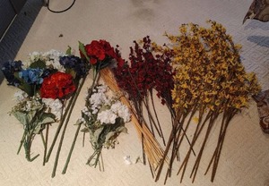 lot 804 image: Artificial Flower Bundle