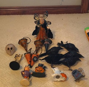 lot 805 image: Halloween Decorative Collection with Butterfly Fairy