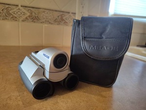 lot 814 image: Meade CaptureView digital camera binoculars.