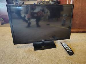 lot 833 image: 24 Inch Flat Screen Samsung TV With Remote