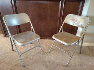 lot 840 image: Set 2 Metal Folding Chairs