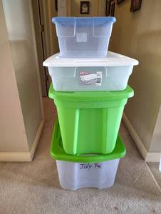 lot 843 image: Various Size Storage Containers with Lids