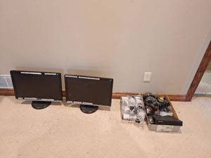 lot 8001 image: Monitors Cameras Cord
