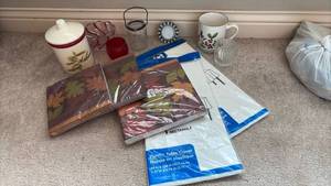 lot 724 image: Fall and Winter Decor and Decorative Items