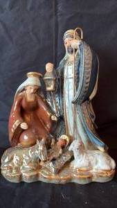 lot 732 image: Religious Holy Family Nativity Scene Figurine (approximately 10 inches tall)