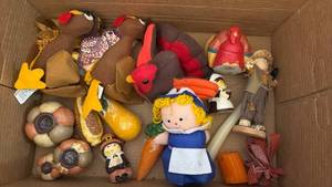 lot 740 image: Thanksgiving Stuffies,  Candle Holders and Decor