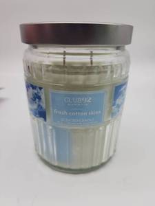 lot 68972 image: Club92 Fresh Cotton Skies Scented Candle - Retail $12