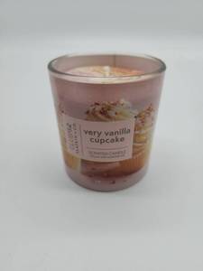 lot 68979 image: Club92 Very Vanilla Cupcake Scented Candle - Retail $12