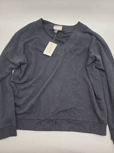lot 68992 image: Basic Black Crew Neck Sweatshirt Size Medium  - Retail $25