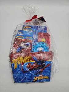 lot 68996 image: Spider-Man Activity Gift Set with Candy - Retail $15