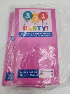 lot 69020 image: Hot Pink Table Cover, 4 Pack - Retail $0