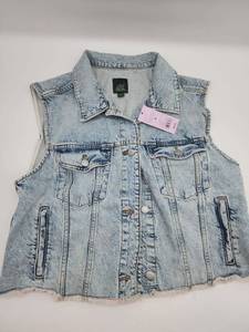 lot 69031 image: Adult Size Medium Wild Fable Sleeveless Denim Jacket - Retail $25