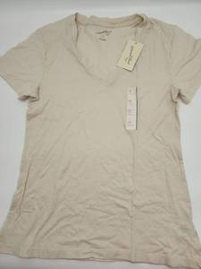 lot 69034 image: Universal Thread Beige V-Neck T-Shirt Size Medium  - Retail $12