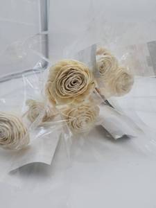 lot 69093 image: Preserved Rose Wood Flowers - White Rose Bundle - Retail $15