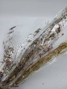 lot 69116 image: Mixed Natural Dried Flowers Bundle - Retail $12