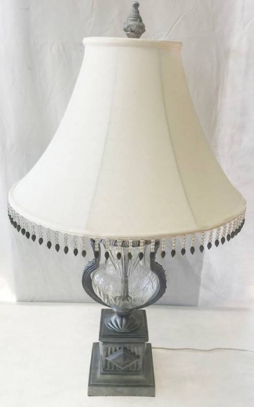 lot 5691 image: Nice Fancy Old Side Table Lamp
