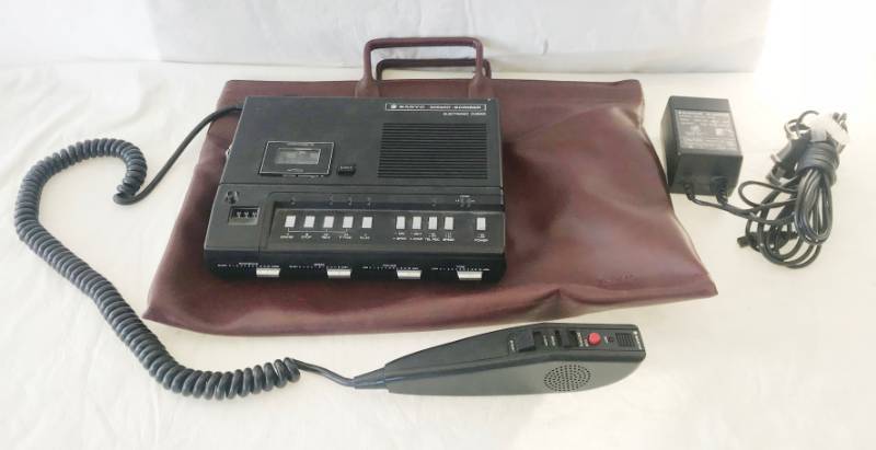 lot 5708 image: Sanyo - Memo-Scriber - Electronic Cueing - With Carry Case