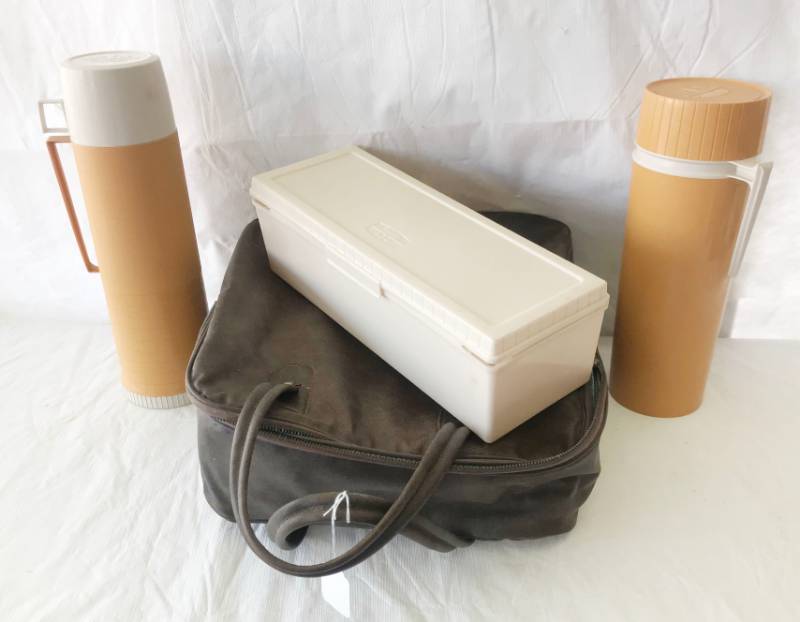 lot 5728 image: Holder and Thermos Kit