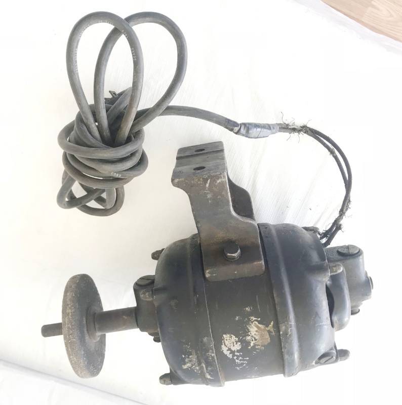 lot 5730 image: Vintage DURO Electric Motor