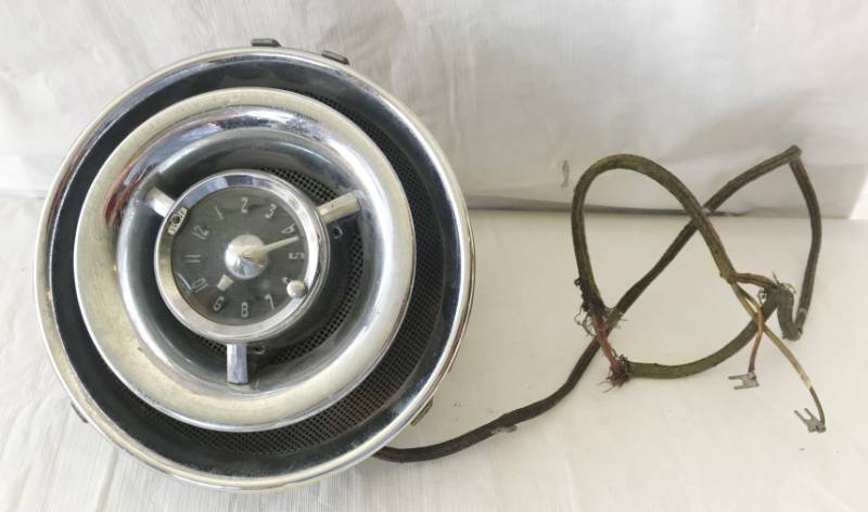 lot 5731 image: Antique Radio  Clock from 1953 Pontiac Chieftain