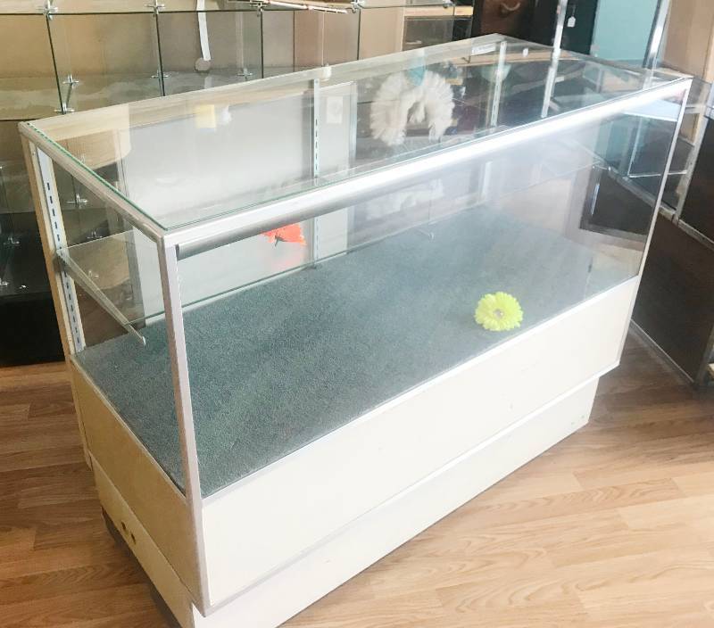 lot 5745 image: 4 FOOT Glass Showcase