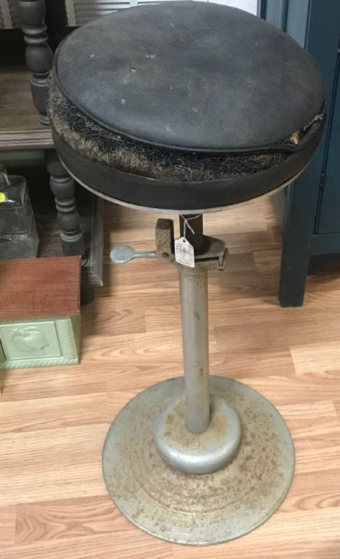 lot 5755 image: Antique Weber Rest-Relief Stool - DENTAL STOOL - RARE