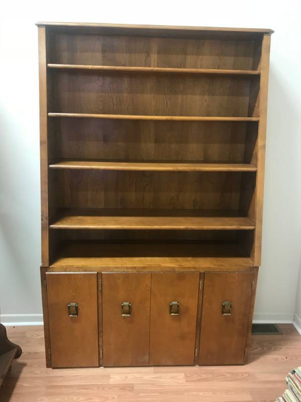 lot 5765 image: Vintage Wood Display Cabinet  Hutch - Neat piece of furniture