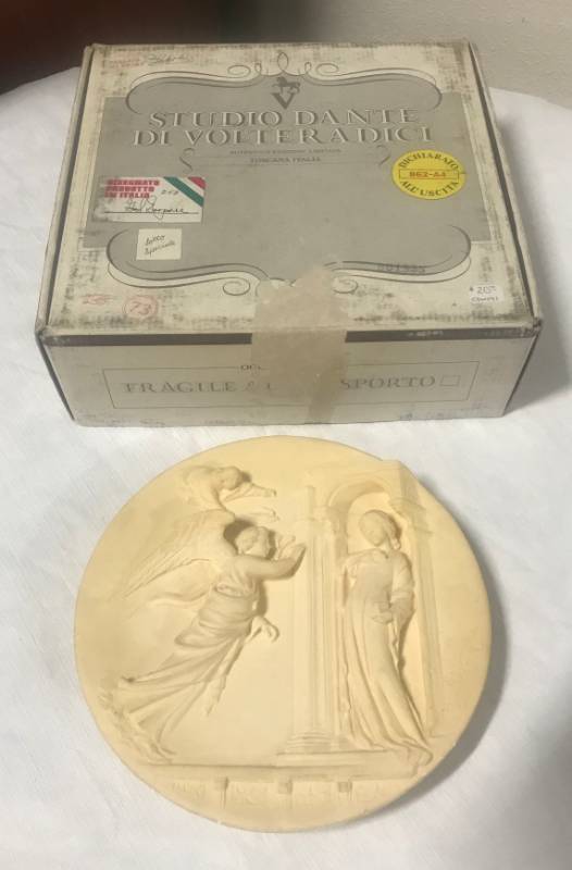lot 5779 image: Hand Cast Italian Relief Collectors Plate Ivory Alabaster - Studio Dante Di Volteradici - 1985 w box WOW