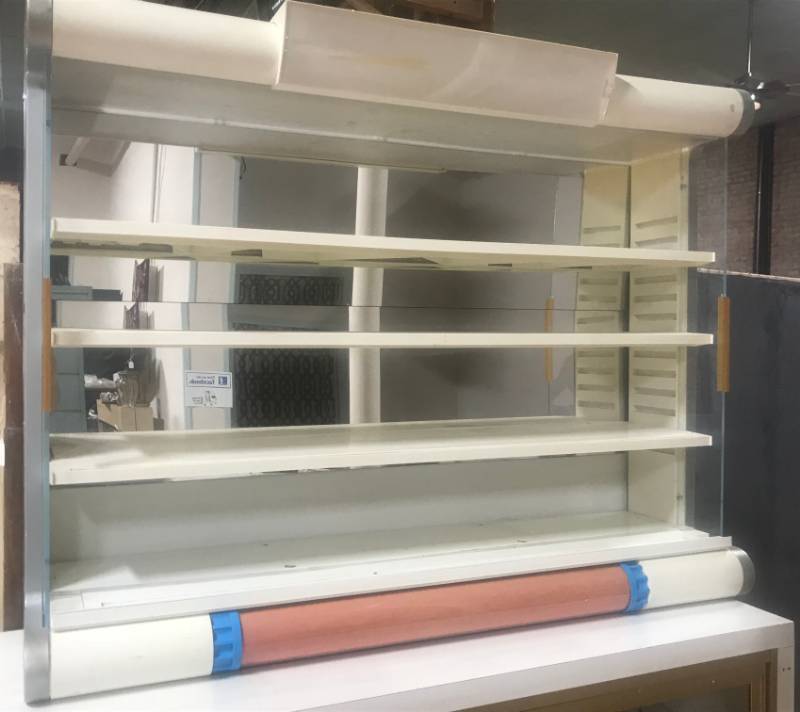 lot 5781 image: Disney Store Mirrored Display Case - Wow