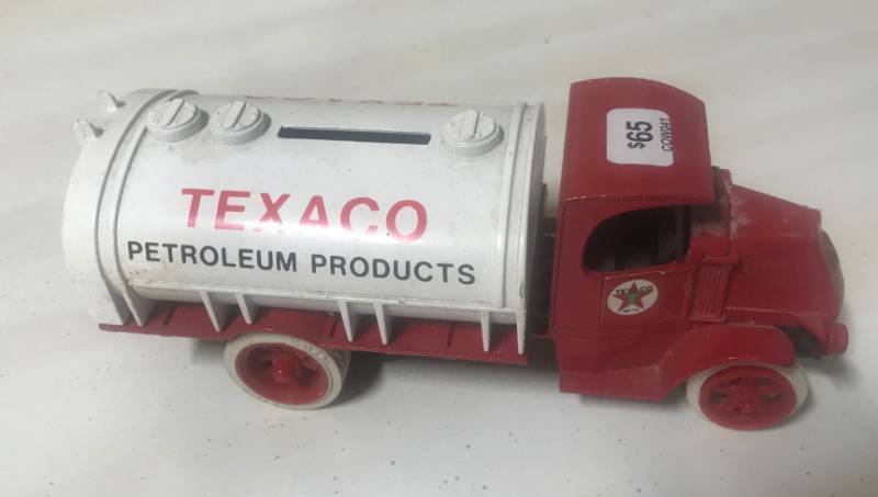 lot 5782 image: Metal Die Cast TEXACO PETROLEUM Tanker Truck COIN BANK w rubber tires